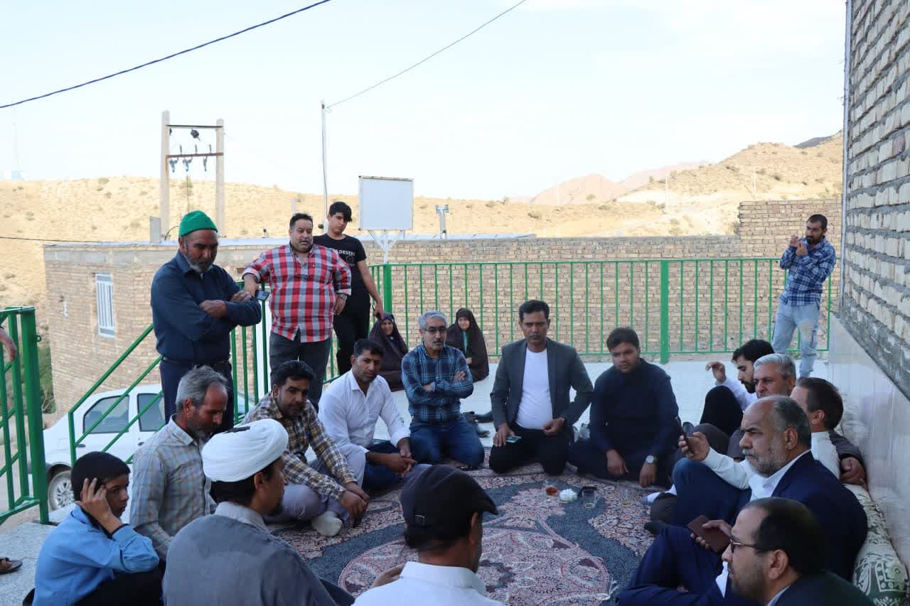 بازدید محمد رضا صباغیان با همراهی فرماندار،بخشدار از روستای دو قلّه شهرستان بهاباد با هدف بررسی مشکلات روستا