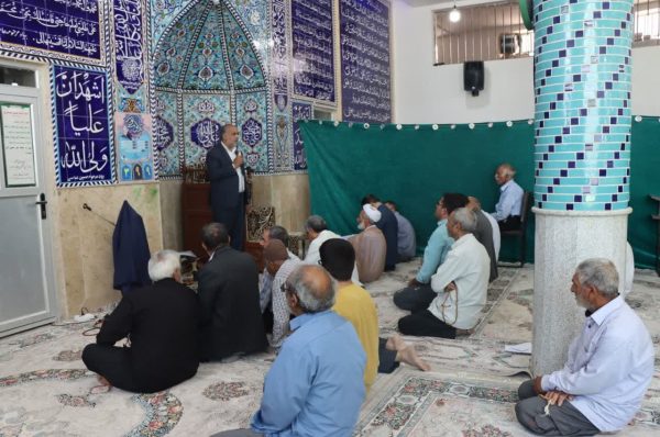 حضور محمدرضا صباغیان در بین نمازگزاران مسجد امام حسن عسگری (ع)  شهرستان بهاباد و اقامه نماز ظهر و عصر به همراه گزارش دهی و پرسش و پاسخ با نمازگزاران پیرامون مسائل و مشکلات