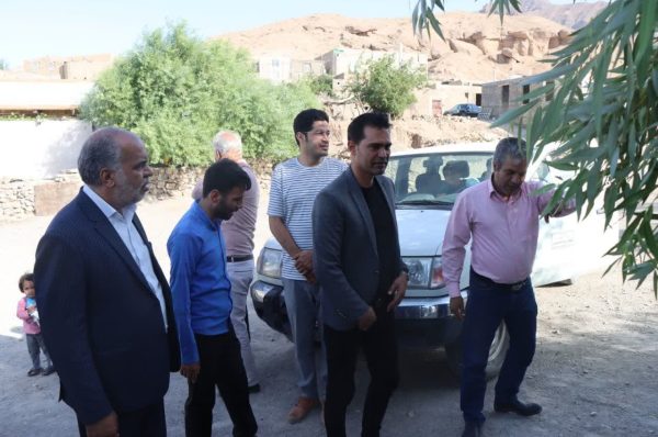 بازدید محمد رضا صباغیان با همراهی معاون فرماندار و بخشدار از روستای فضل آباد شهرستان بهاباد با هدف بررسی مشکلات روستا