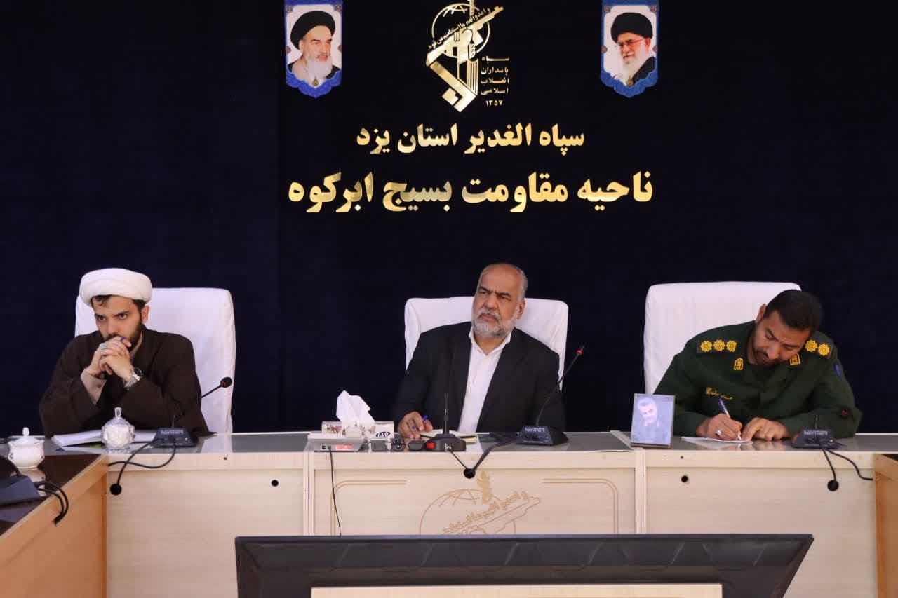 نشست محمد رضا صباغیان با فرمانده ناحیه مقاومت بسیج شهرستان ابرکوه