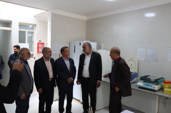 بازدید محمد رضا صباغیان از آزمایشگاه دکتر اعیان شهرستان مروست با همراهی سرپرست فرمانداری و برخی از اعضای شورای شهر