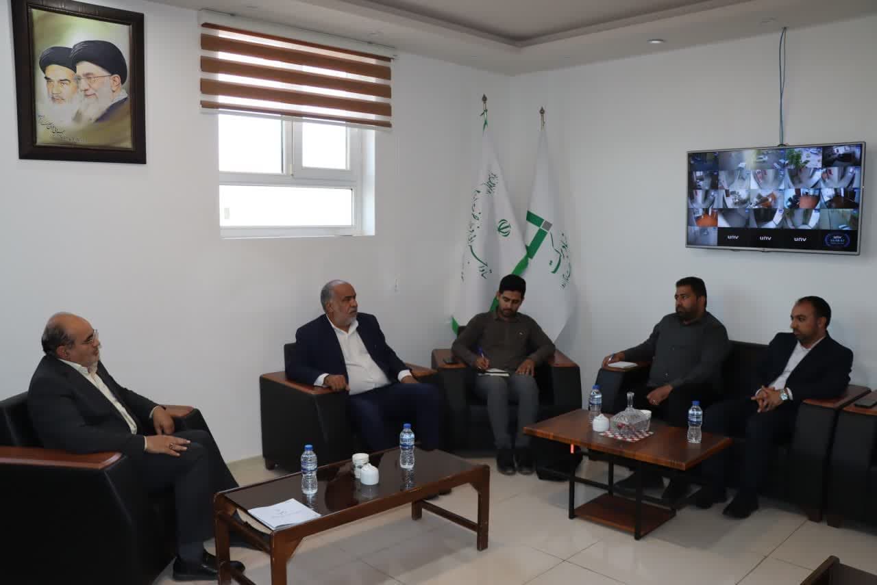 نشست محمد رضا صباغیان با علی‌اکبر محمدی‌ پناه مدیرکل ستاد اجرایی فرمان امام(ره) در یزد