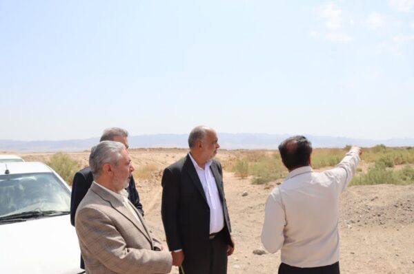 بازدید میدانی محمد رضا صباغیان با همراهی فرماندار و بخشدار مرکزی از سد چماق شهرستان بهاباد