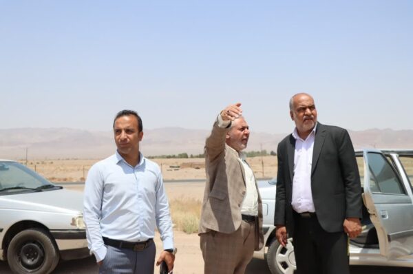بازدید میدانی محمد رضا صباغیان با همراهی فرماندار و بخشدار بخش آسفیچ از باند دوم بهاباد - آسفیچ شهرستان بهاباد با هدف بررسی و پیگیری روند احداث این مسیر