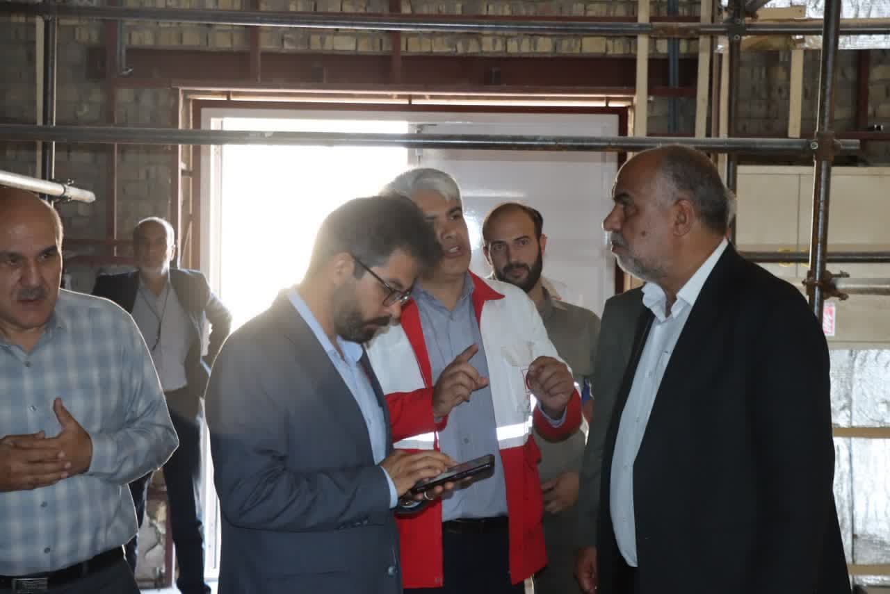 بازدید محمد رضا صباغیان از اداره هلال‌احمر شهرستان ابرکوه با هدف بررسی مشکلات و روند پیشرفت ساخت و ساز مجموعه