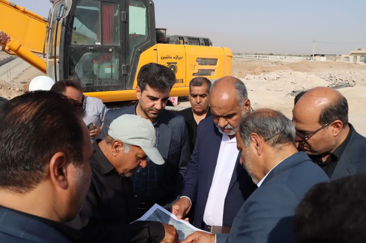 بازدید محمد رضا صباغیان نماینده مردم در مجلس شورای اسلامی از پروژه تقاطع غیرهمسطح تنگ چنار شهرستان مهریز با همراهی مدیر کل راهداری استان، نماینده شرکت زیر ساخت، فرماندار شهرستان و مسئولین مربوطه 
