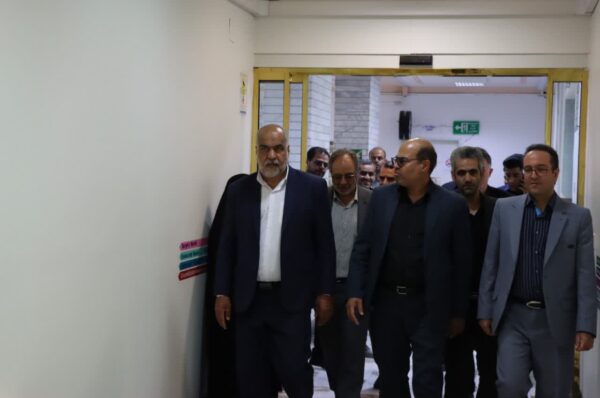 بازدید محمد رضا صباغیان با همراهی فرماندار، معاونین دانشگاه علوم پزشکی شهید صدوقی یزد، رئیس بیمارستان و دیگر مسئولین مربوطه از بخش‌های مختلف و طرح توسعه بیمارستان فاطمه الزهرا(س) شهرستان مهریز با هدف بررسی مشکلات موجود