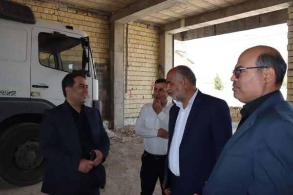 بازدید محمد رضا صباغیان به همراه معاونین دانشگاه علوم پزشکی شهید صدوقی یزد، رئیس اورژانس استان و فرماندار شهرستان از روند ساخت پایگاه دوم اورژانس شهرستان مهریز