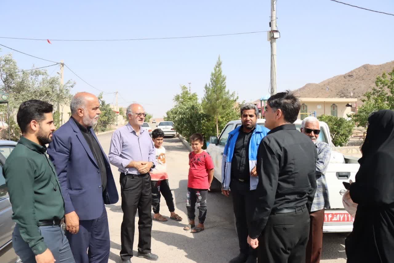 بازدید میدانی محمد رضا صباغیان با همراهی فرماندار شهرستان و بخشدار از روستای سید آباد شهرستان بافق و شنیدن مشکلات و مسائل روستا از نزدیک