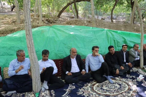 جلسه بررسی مشکلات بخش مرکزی و آسفیچ شهرستان بهاباد با حضور محمد رضا صباغیان، معاون عمرانی استاندار، مدیران کل راه و شهرسازی، راهداری، برق، آبفا، معاونین مدیر کل محیط زیست ، فرماندار شهرستان،امام جمعه، بخشدار بخش مرکزی و آسفیچ ، دهیاران و اعضای شورای روستا و دیگر مسئولین استانی و شهرستانی