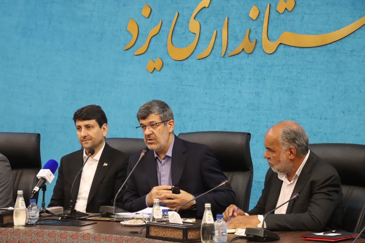 نشست شورای برنامه ریزی و توسعه استان یزد با حضور دکتر هاشمی وزیر ارتباطات و فناوری اطلاعات کشور، محمد رضا صباغیان نماینده مردم در مجلس شورای اسلامی، استاندار یزد، تعدادی از نمایندگان مردم استان در مجلس شورای اسلامی، اعضای شورای برنامه ریزی و شرکت های اقتصادی و حوزه ارتباطات