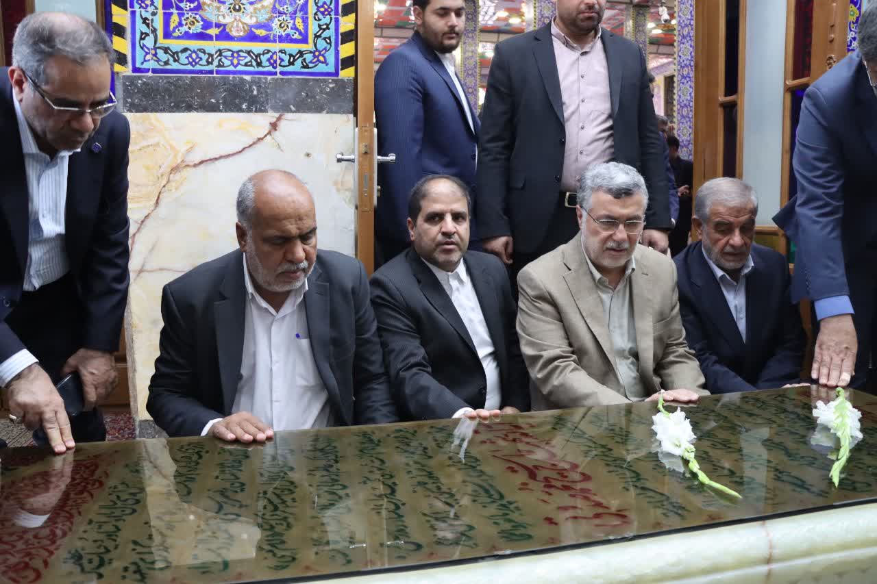  حضور دکتر ظفرقندی وزیر بهداشت، درمان و آموزش پزشکی کشور، محمد رضا صباغیان نماینده مردم در مجلس شورای اسلامی، دکتر بابایی استاندار یزد و دیگر نمایندگان استان در مجلس شورای اسلامی در مسجد حظیره یزد و ادای احترام به شهید محراب آیت‌الله صدوقی (ره)