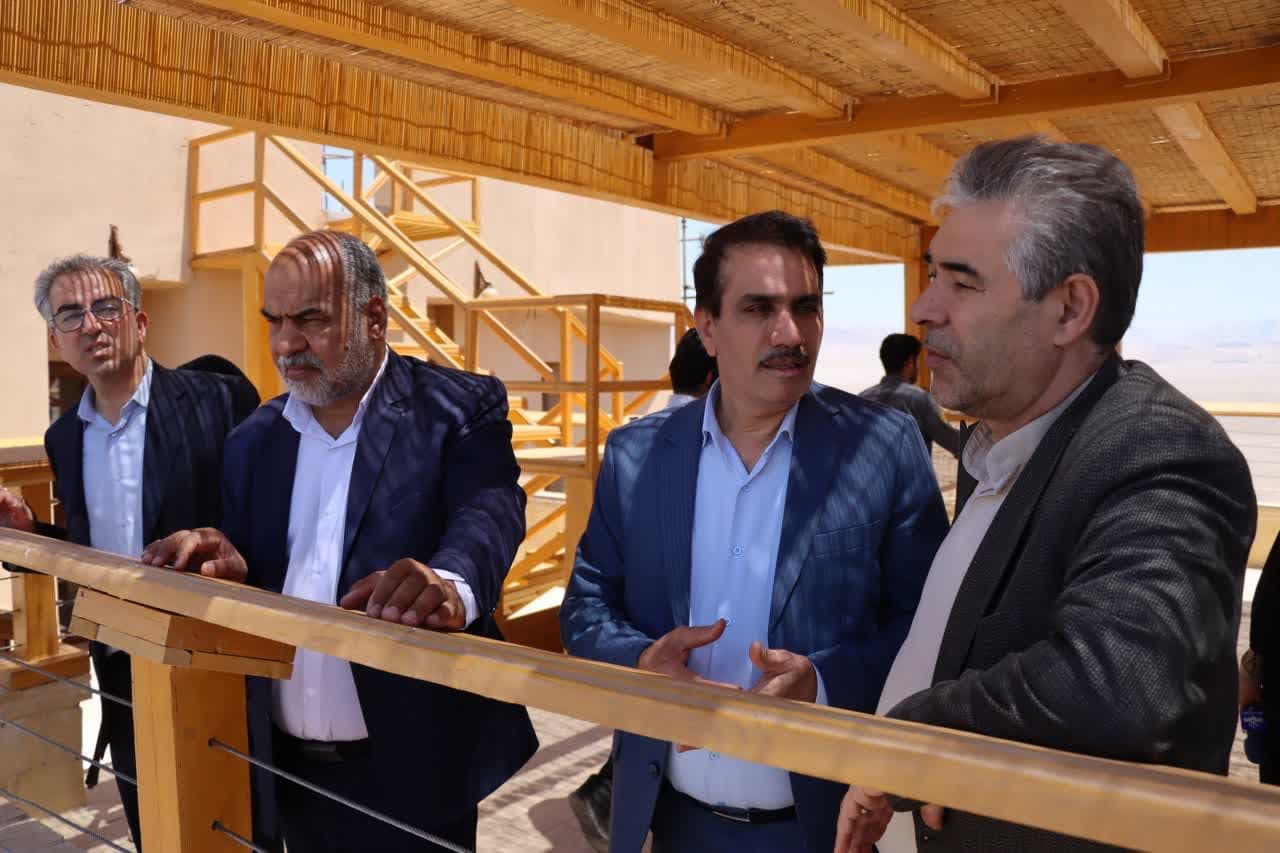 بازدید محمد رضا صباغیان به همراه معاون وزیر میراث فرهنگی، گردشگری و صنایع دستی از پارک آبشار شهرستان بافق