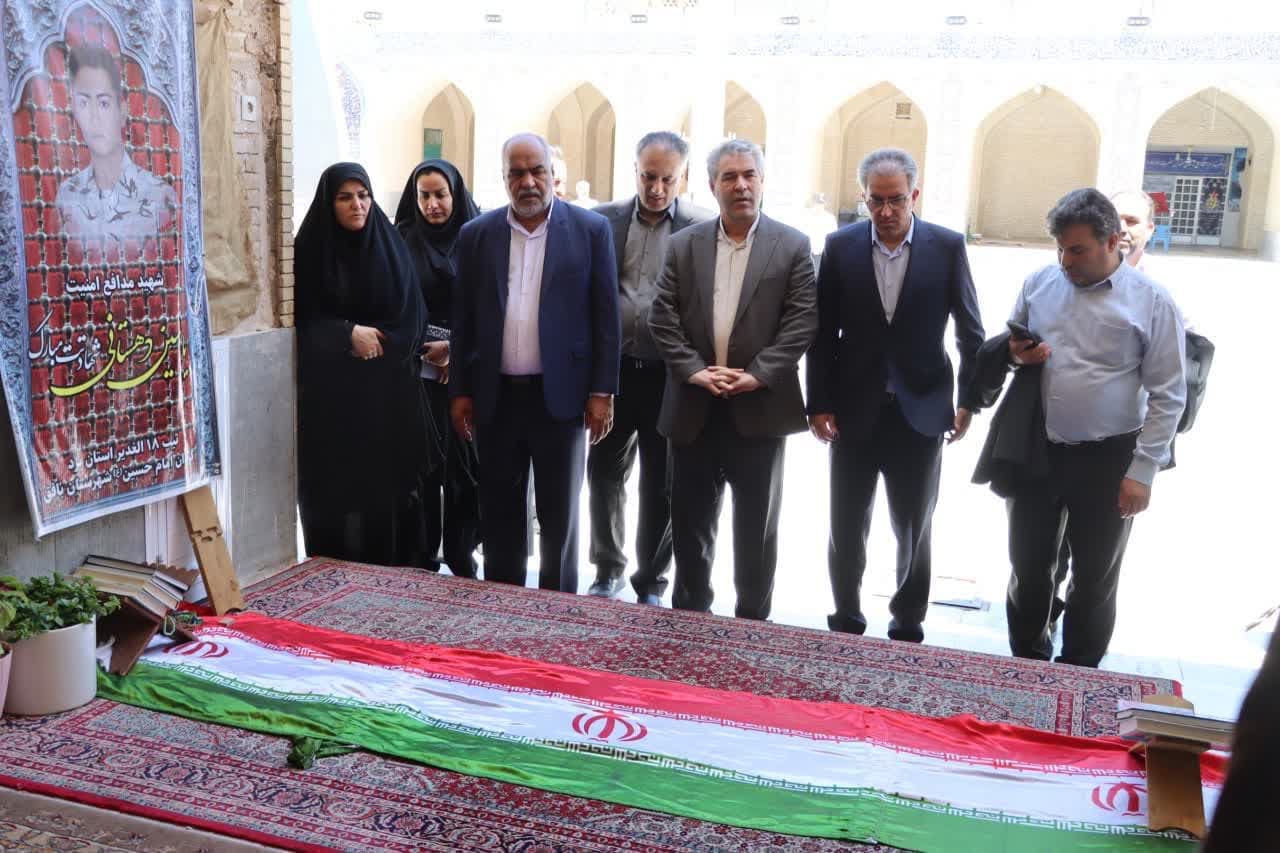 حضور محمد رضا صباغیان و معاون وزیر میراث فرهنگی در امام‌زاده عبدالله و ادای احترام به شهدای جنگ ۱۲ روزه شهرستان بافق