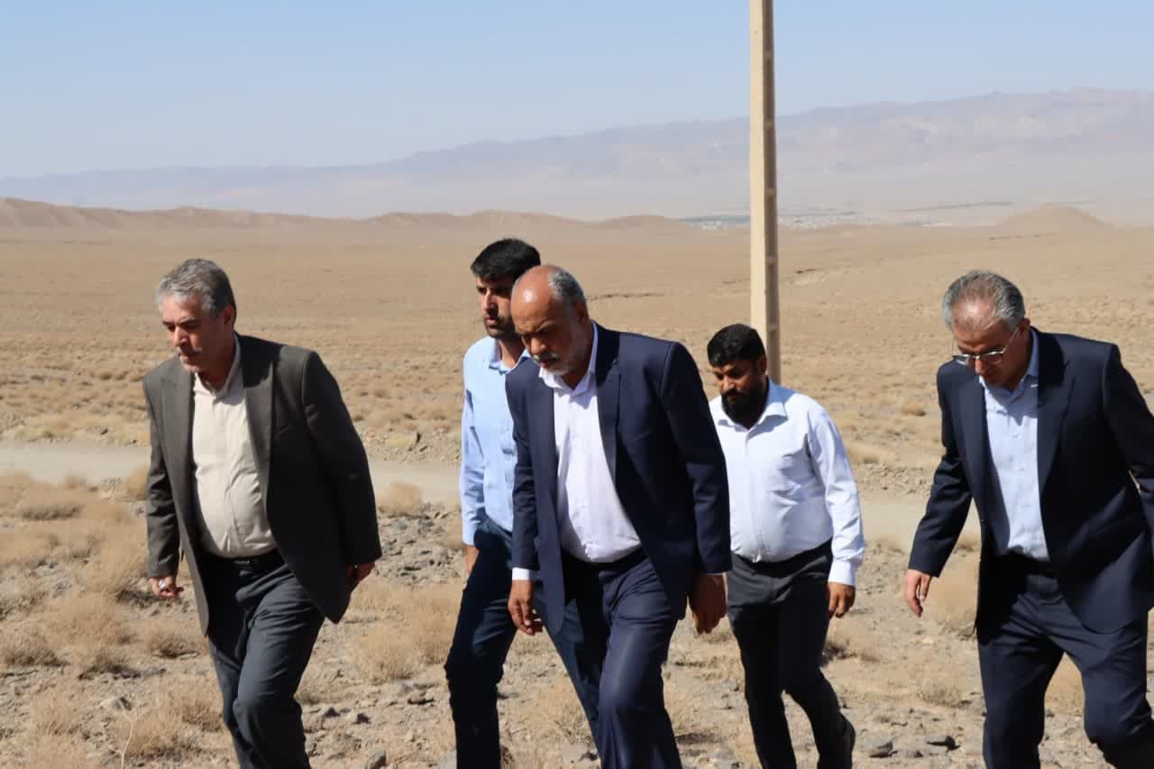 بازدید محمد رضا صباغیان و معاون وزیر میراث فرهنگی کشور از قبرستان تاریخی گور کافران در شهرستان بهاباد