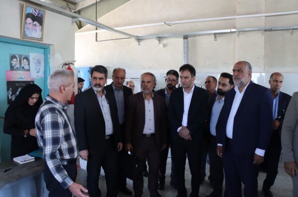 بازدید محمد رضا صباغیان با همراهی مدیرکل فنی و حرفه‌ای استان و فرماندار شهرستان از اداره فنی و حرفه‌ای شهرستان ابرکوه