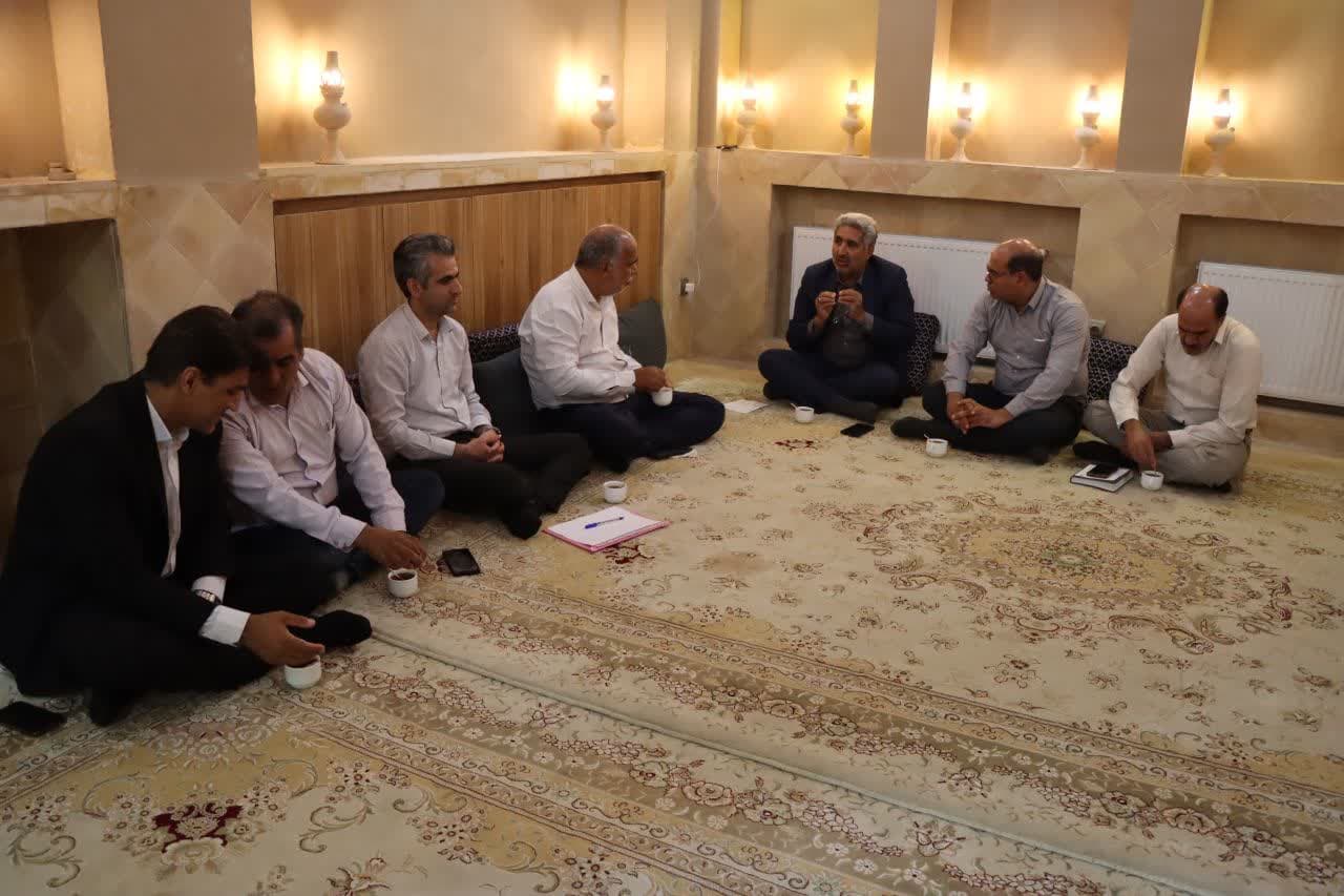 نشست محمدرضا صباغیان با رئیس مخابرات استان یزد در شهرستان مهریز