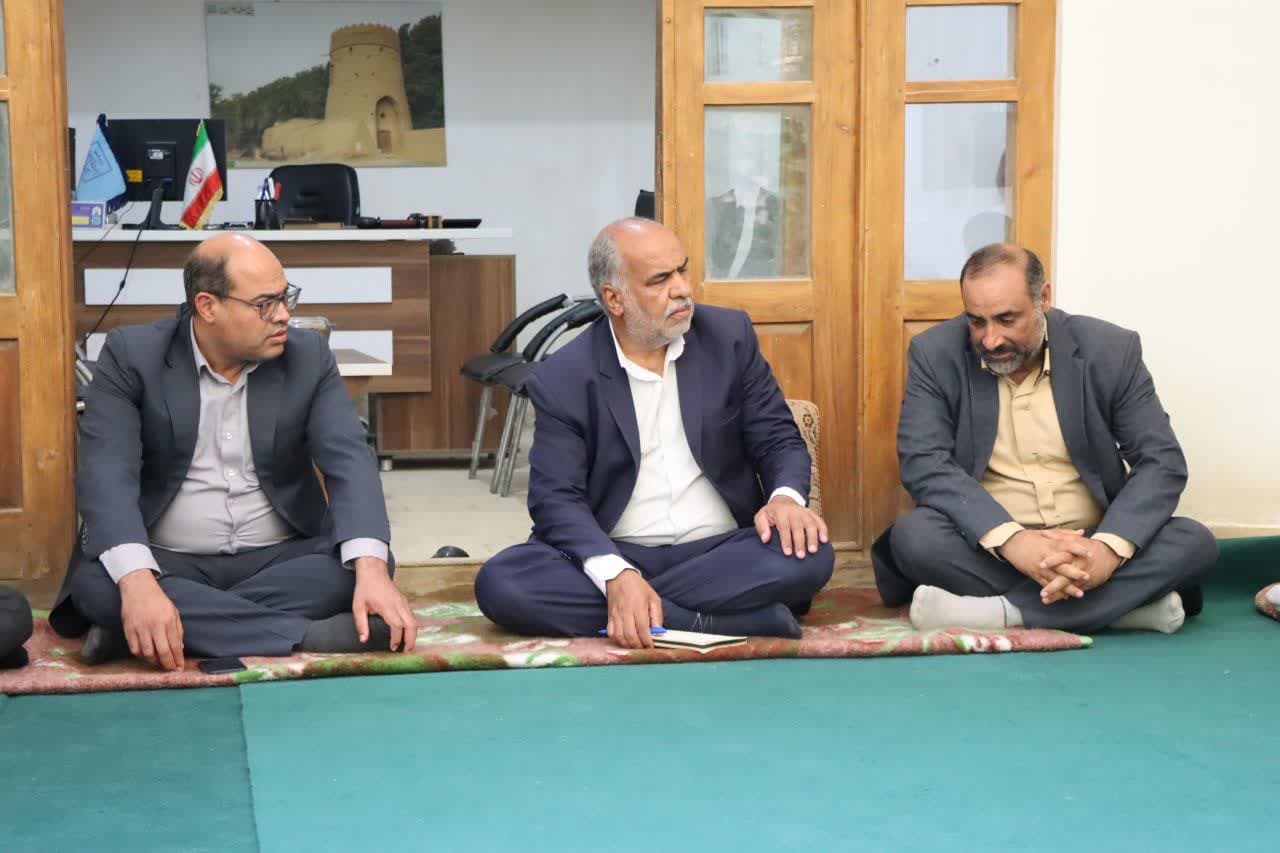 برگزاری نشست محمد رضا صباغیان با اعضای کمیسیون گردشگری شهرستان مهریز