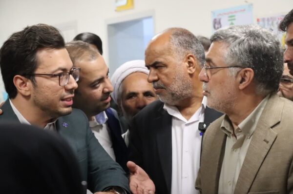 بازدید وزیر بهداشت، درمان و آموزش پزشکی، محمد رضا صباغیان نماینده مردم در مجلس شورای اسلامی ، استاندار یزد و دیگر مسئولین مربوطه کشوری و استانی از بیمارستان شهرستان بهاباد