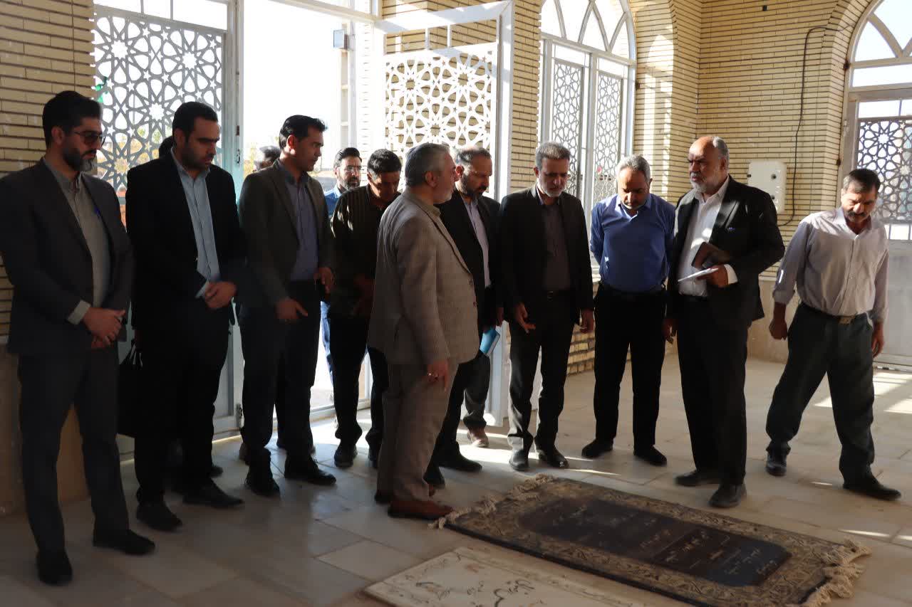 ادای احترام محمدرضا صباغیان به مقام شامخ شهدا روستای سنجدک