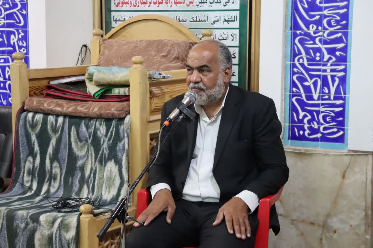 حضور محمد رضا صباغیان در بین مردم و نمازگزاران روستای بنیز و اقامه نماز مغرب و عشا