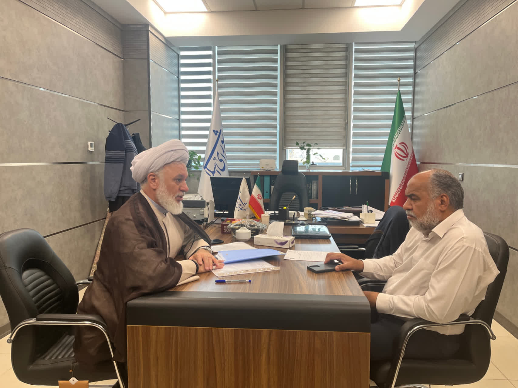 🚨 نشست محمدرضا صباغیان با حجت‌الاسلام بیگی درباره سؤال از وزیر امور اقتصادی و دارایی