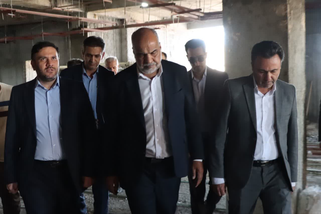 بازدید محمدرضا صباغیان به‌ همراه معاون سازمان تأمین اجتماعی از درمانگاه تأمین اجتماعی در حال ساخت شهرستان خاتم